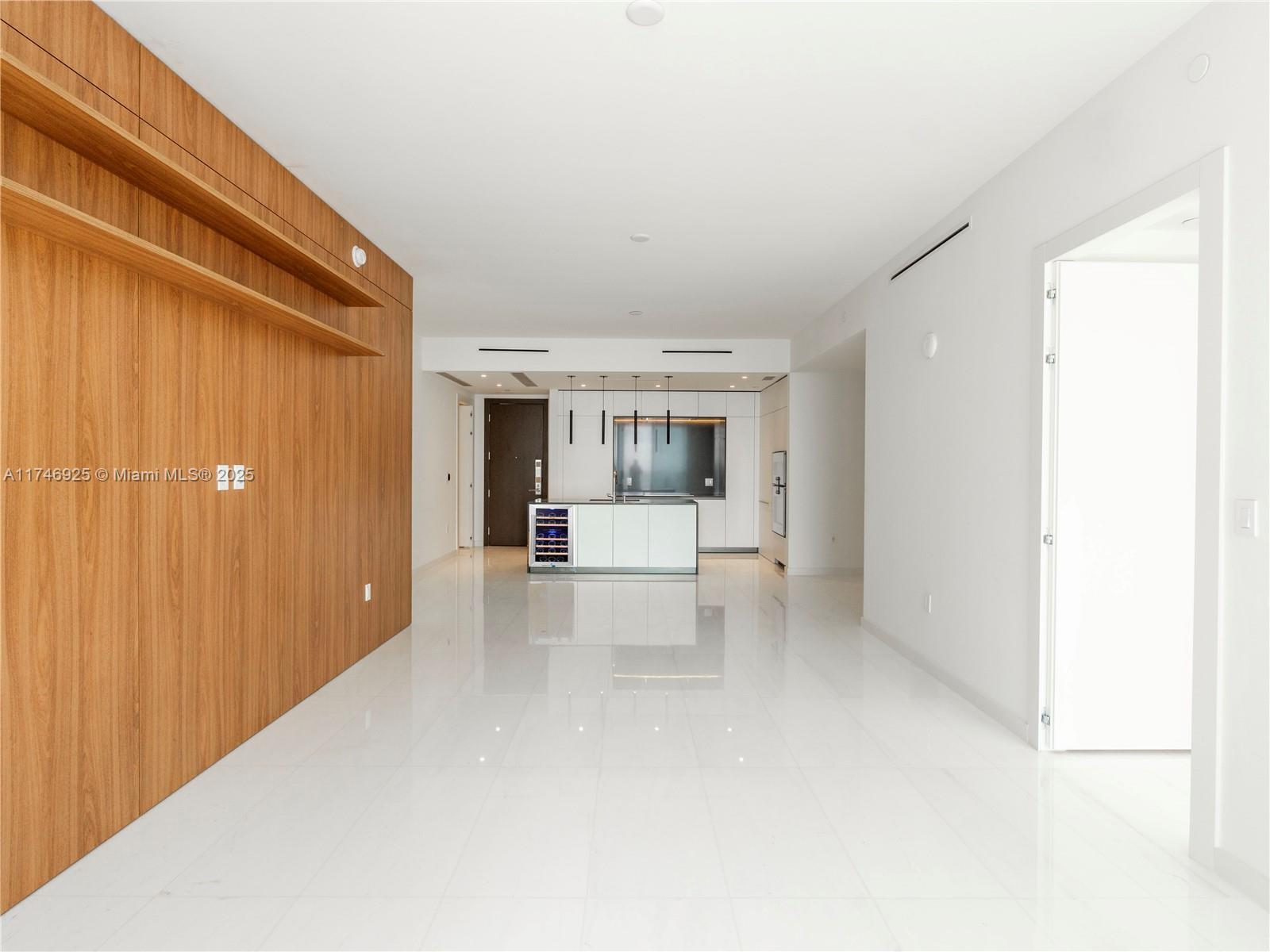 300 Biscayne Boulevard, Unit 4305 Miami, FL 33132 - Photo 4 of 32 a view of empty room