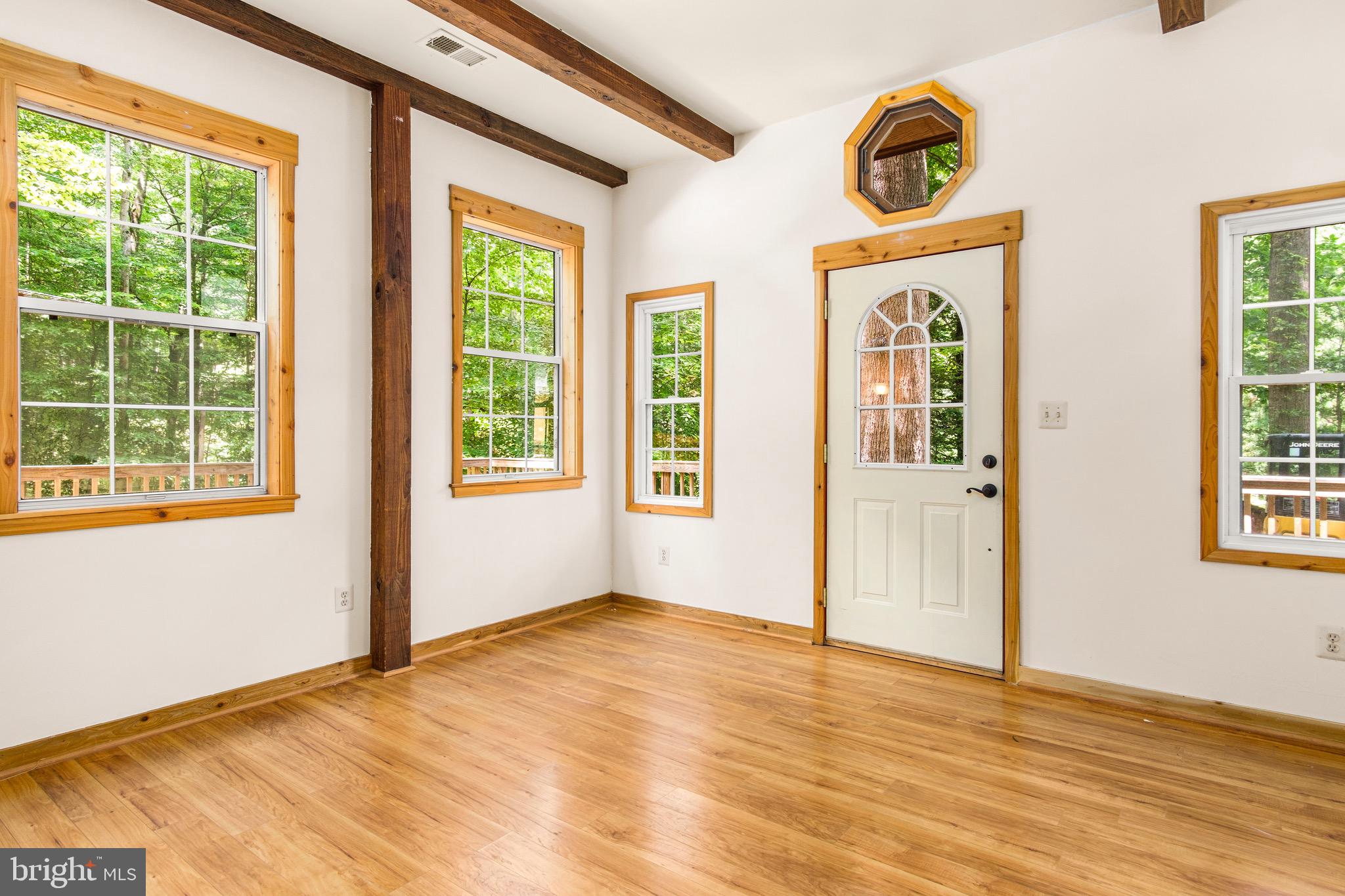 11870 Mente Road Manassas, VA 20112 - Photo 6 of 47 Enter into your Family Room