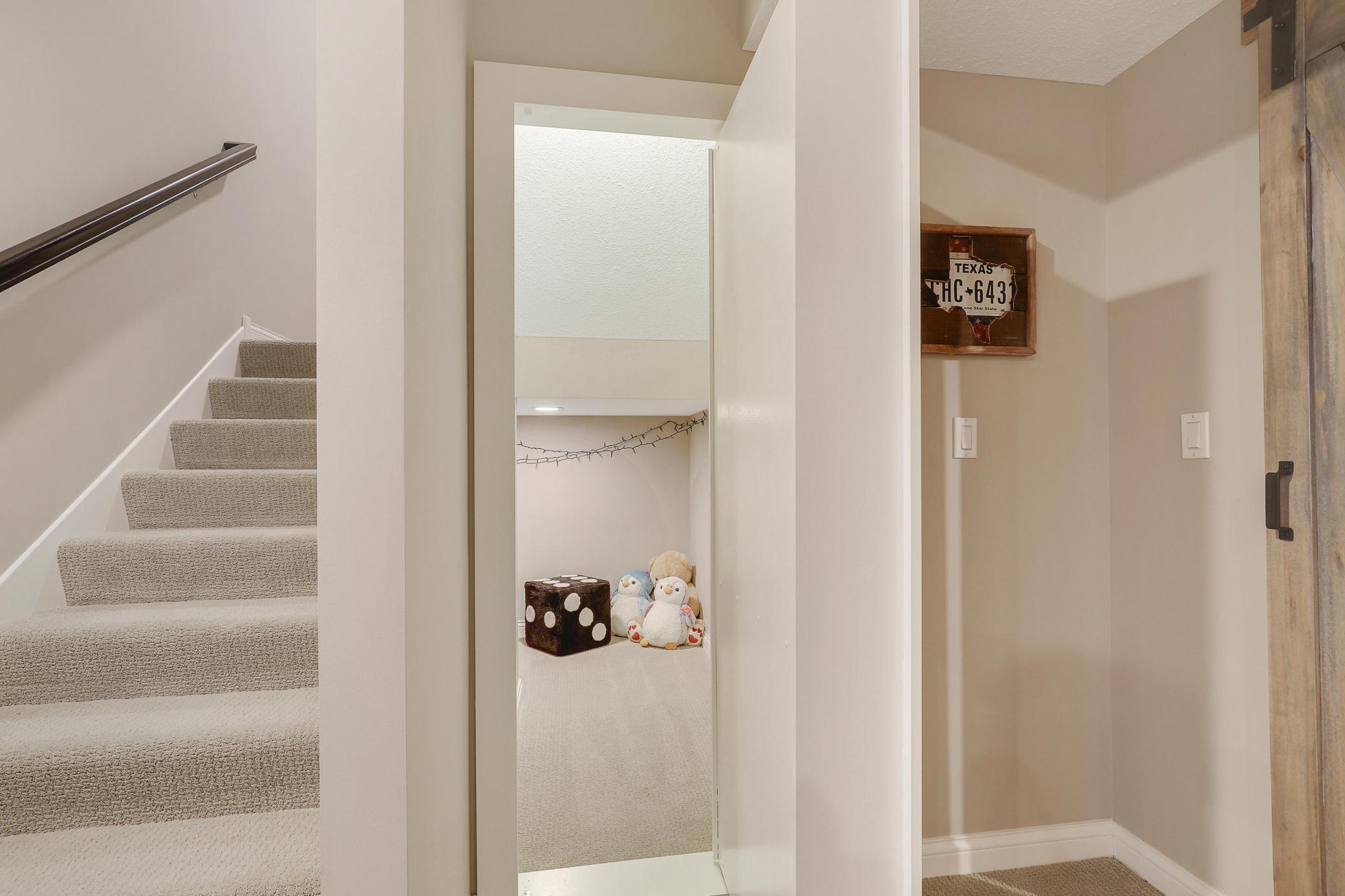 16504 Reeder Ridge Eden Prairie, MN 55347 - Photo 33 of 43 Gallery Image 33