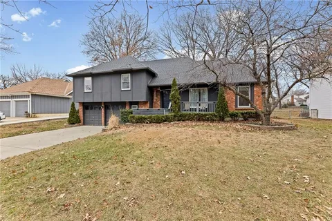 $435,000 | 11716 West 101st Street, Overland Park, KS 66214