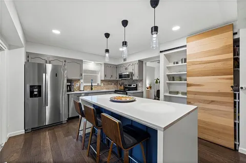 $435,000 | 11716 West 101st Street, Overland Park, KS 66214