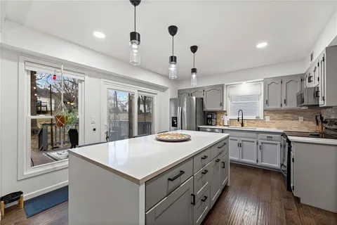 $435,000 | 11716 West 101st Street, Overland Park, KS 66214