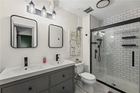 $435,000 | 11716 West 101st Street, Overland Park, KS 66214