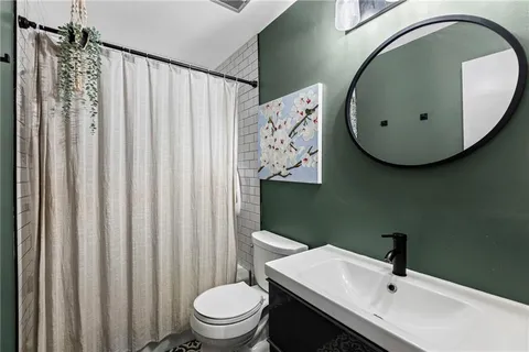 $435,000 | 11716 West 101st Street, Overland Park, KS 66214