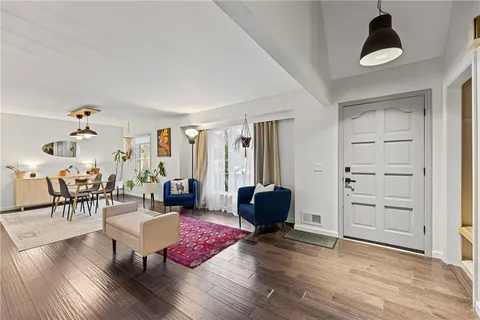 $435,000 | 11716 West 101st Street, Overland Park, KS 66214