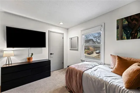 $435,000 | 11716 West 101st Street, Overland Park, KS 66214