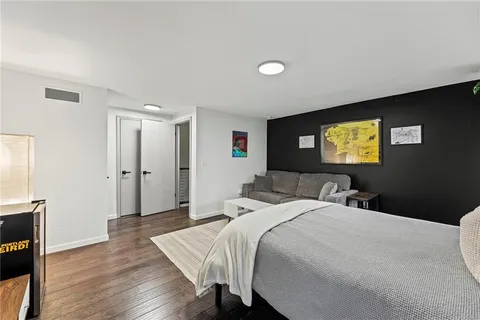 $435,000 | 11716 West 101st Street, Overland Park, KS 66214