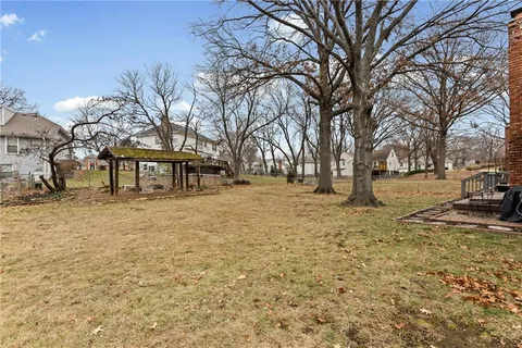 $435,000 | 11716 West 101st Street, Overland Park, KS 66214