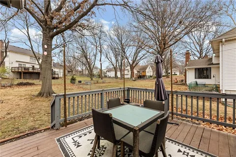 $435,000 | 11716 West 101st Street, Overland Park, KS 66214