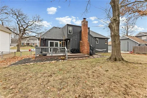 $435,000 | 11716 West 101st Street, Overland Park, KS 66214