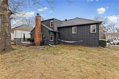 $435,000 | 11716 West 101st Street, Overland Park, KS 66214