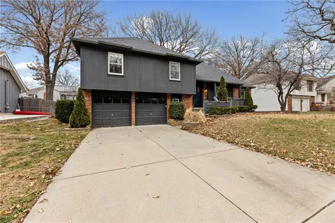 $435,000 | 11716 West 101st Street, Overland Park, KS 66214