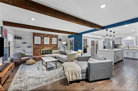 $435,000 | 11716 West 101st Street, Overland Park, KS 66214