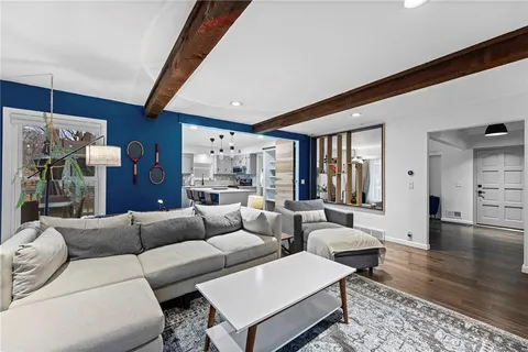 $435,000 | 11716 West 101st Street, Overland Park, KS 66214