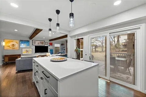 $435,000 | 11716 West 101st Street, Overland Park, KS 66214