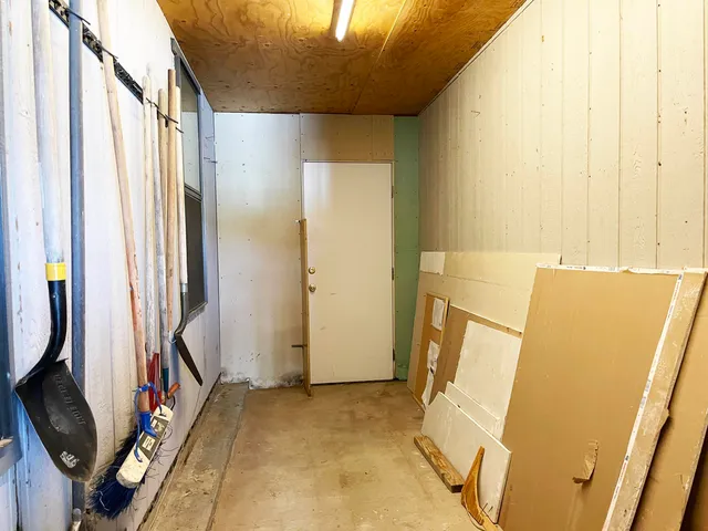 a view of a storage & utility room