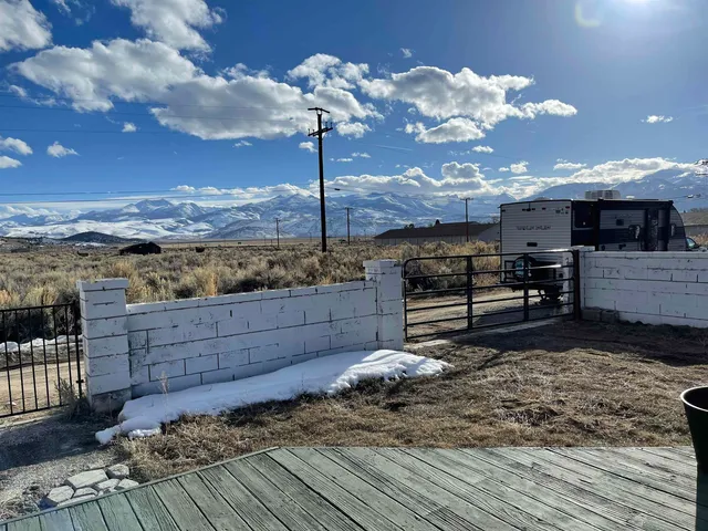 a view of a house with backyard