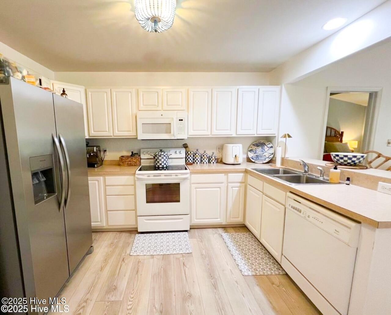 413 Commerce Avenue, Unit D Morehead City, NC 28557 - Photo 15 of 22 Kitchen with good cabinet space