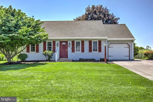 $349,900 | 834 Lakeview Drive, Lancaster, PA 17601