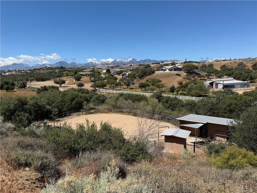 7084 Aster Road Oak Hills, CA 92344 - Photo 28 of 34 Corral View