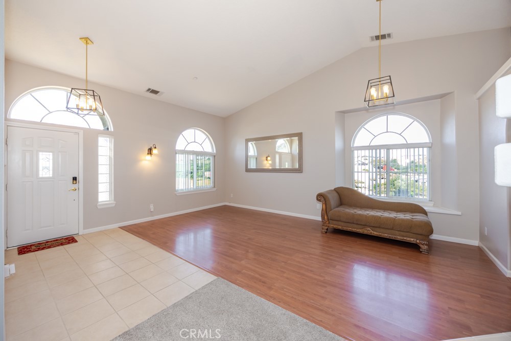 7084 Aster Road Oak Hills, CA 92344 - Photo 3 of 34 Living Room