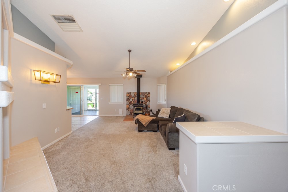 7084 Aster Road Oak Hills, CA 92344 - Photo 6 of 34 Family Room View