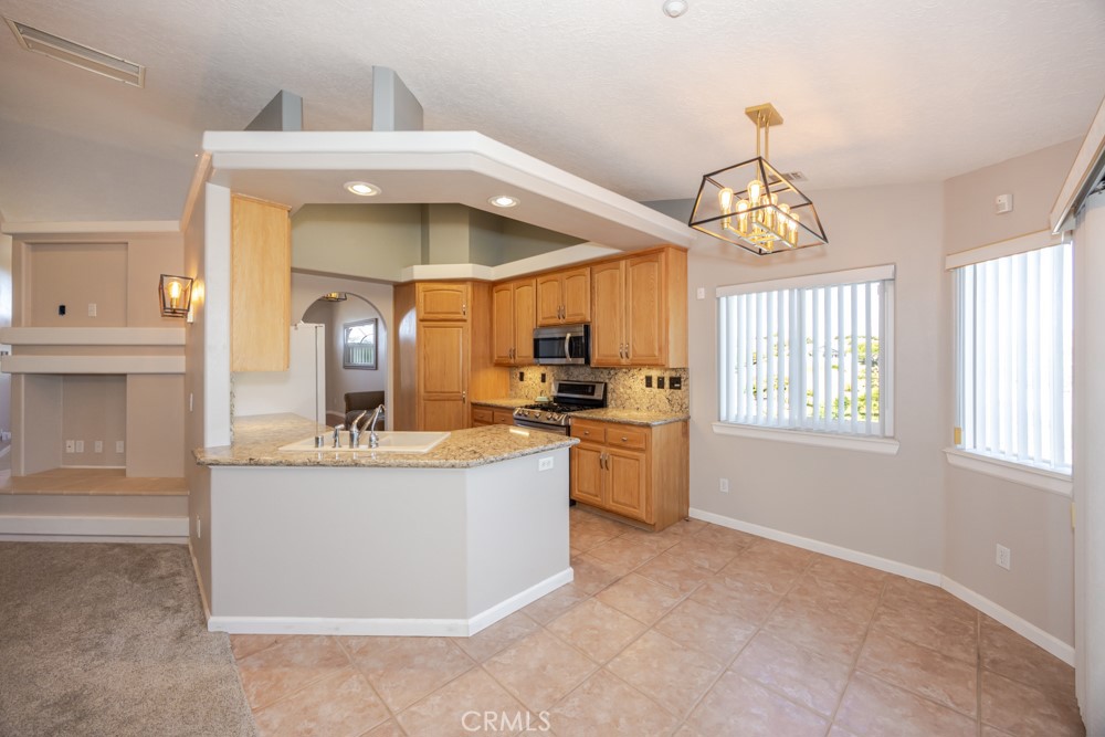 7084 Aster Road Oak Hills, CA 92344 - Photo 8 of 34 Kitchen Eating/Dining