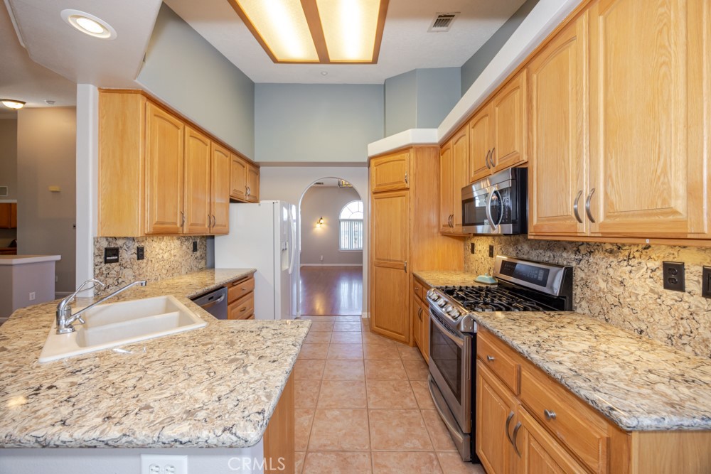 7084 Aster Road Oak Hills, CA 92344 - Photo 10 of 34 Kitchen View
