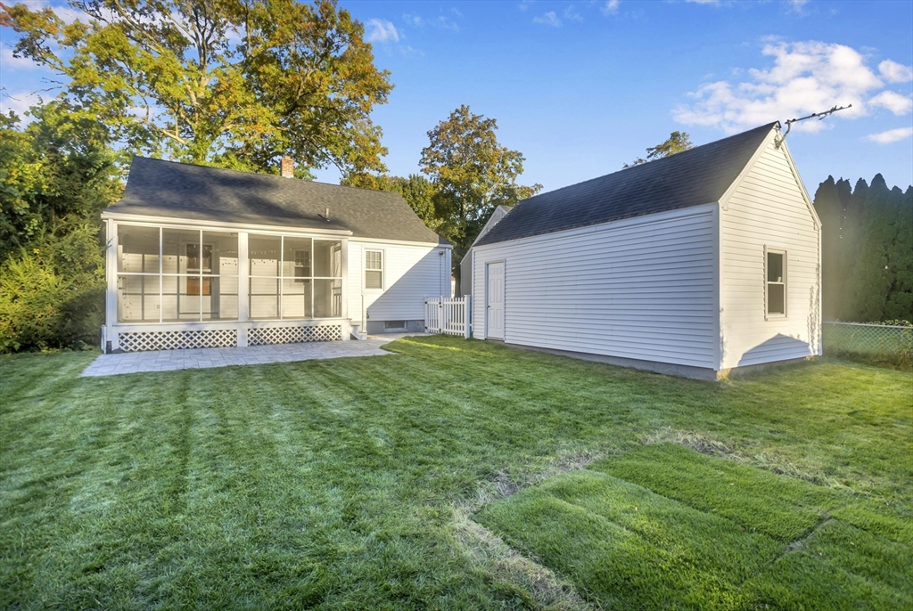 154 Ellsworth Avenue Springfield, MA 01118 - Photo 6 of 22 a front view of house with yard and green space
