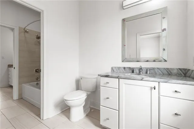 $550,000 | 2 Harbour Town Court, New Orleans, LA 70131