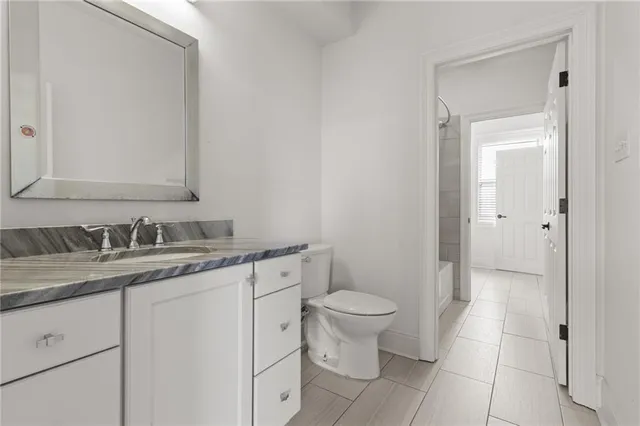 $550,000 | 2 Harbour Town Court, New Orleans, LA 70131