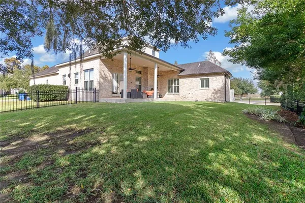 $545,000 | 2 Harbour Town Court, New Orleans, LA 70131