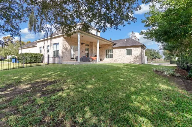 $550,000 | 2 Harbour Town Court, New Orleans, LA 70131