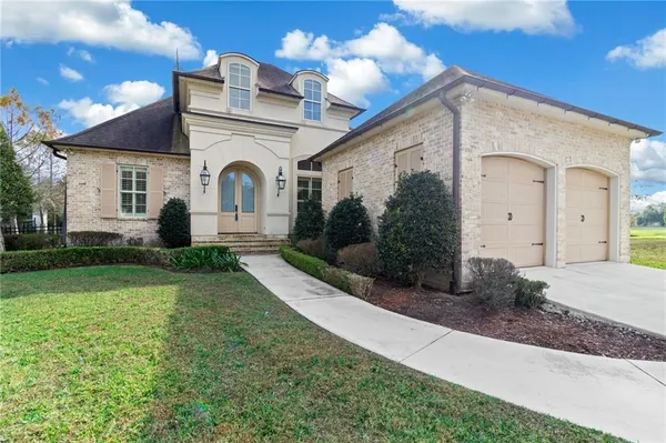 $545,000 | 2 Harbour Town Court, New Orleans, LA 70131