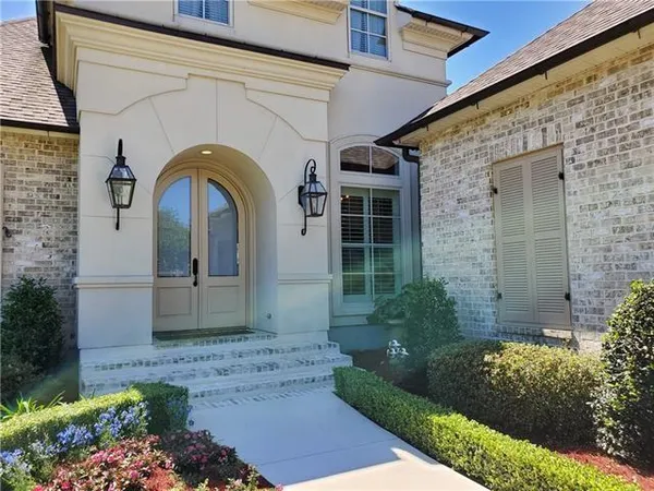 $545,000 | 2 Harbour Town Court, New Orleans, LA 70131