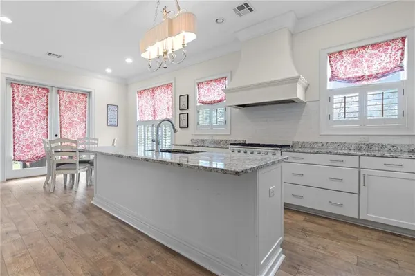 $545,000 | 2 Harbour Town Court, New Orleans, LA 70131