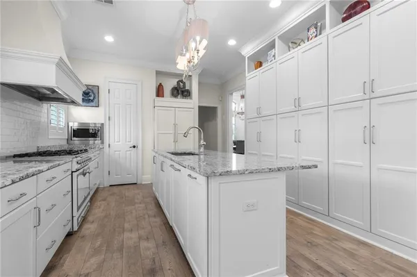 $545,000 | 2 Harbour Town Court, New Orleans, LA 70131