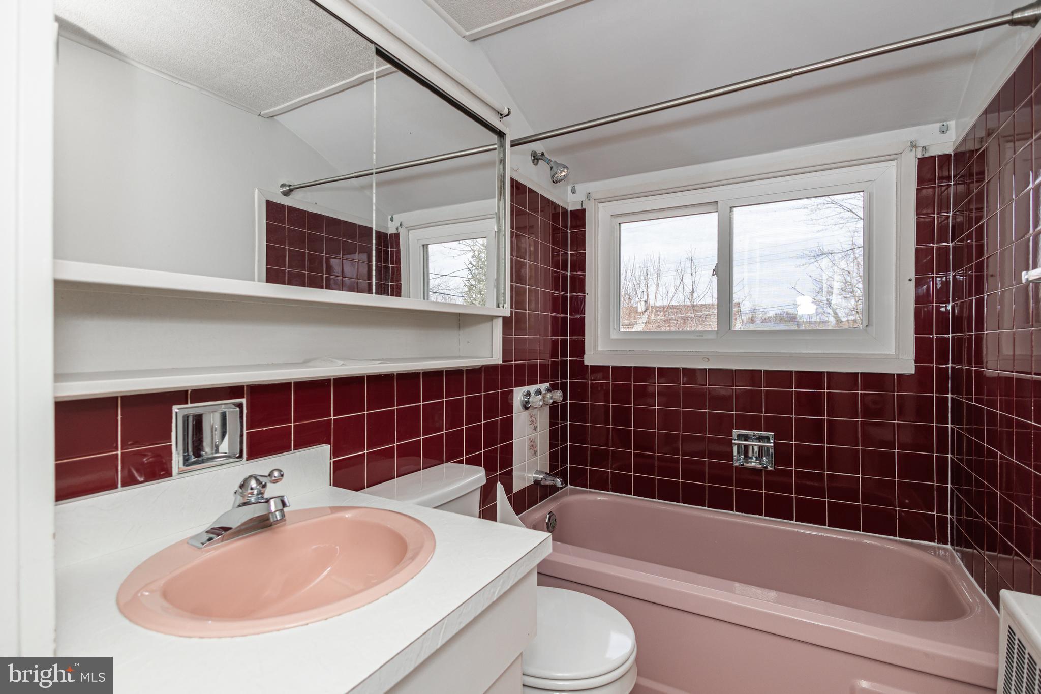 131 Hedge Road Levittown, PA 19056 - Photo 16 of 22