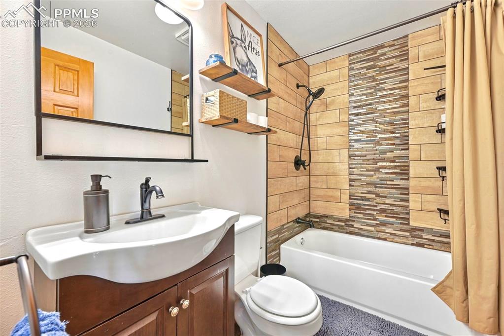 18560 Chelton Road Ramah, CO 80832 - Photo 15 of 34 a bathroom with a sink a toilet and a bathtub