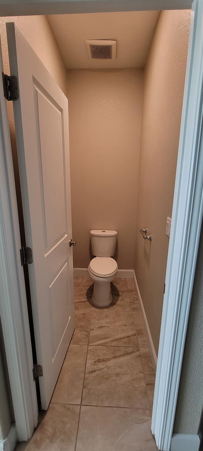 1052 Lavender Street Manteca, CA 95337 - Photo 17 of 29 primary bathroom