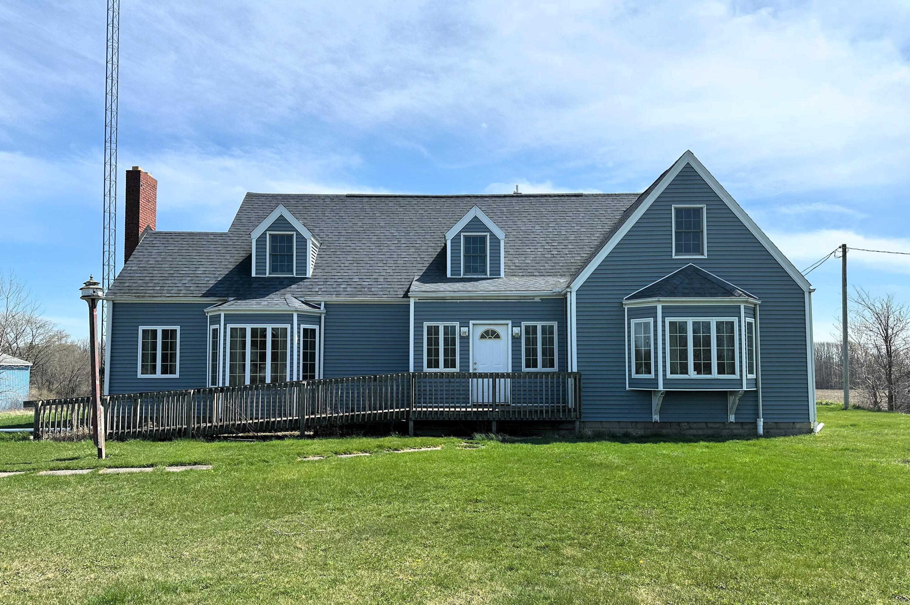 4887 Riverside Road Coloma, MI 49038 - Photo 2 of 12 IMG_4468