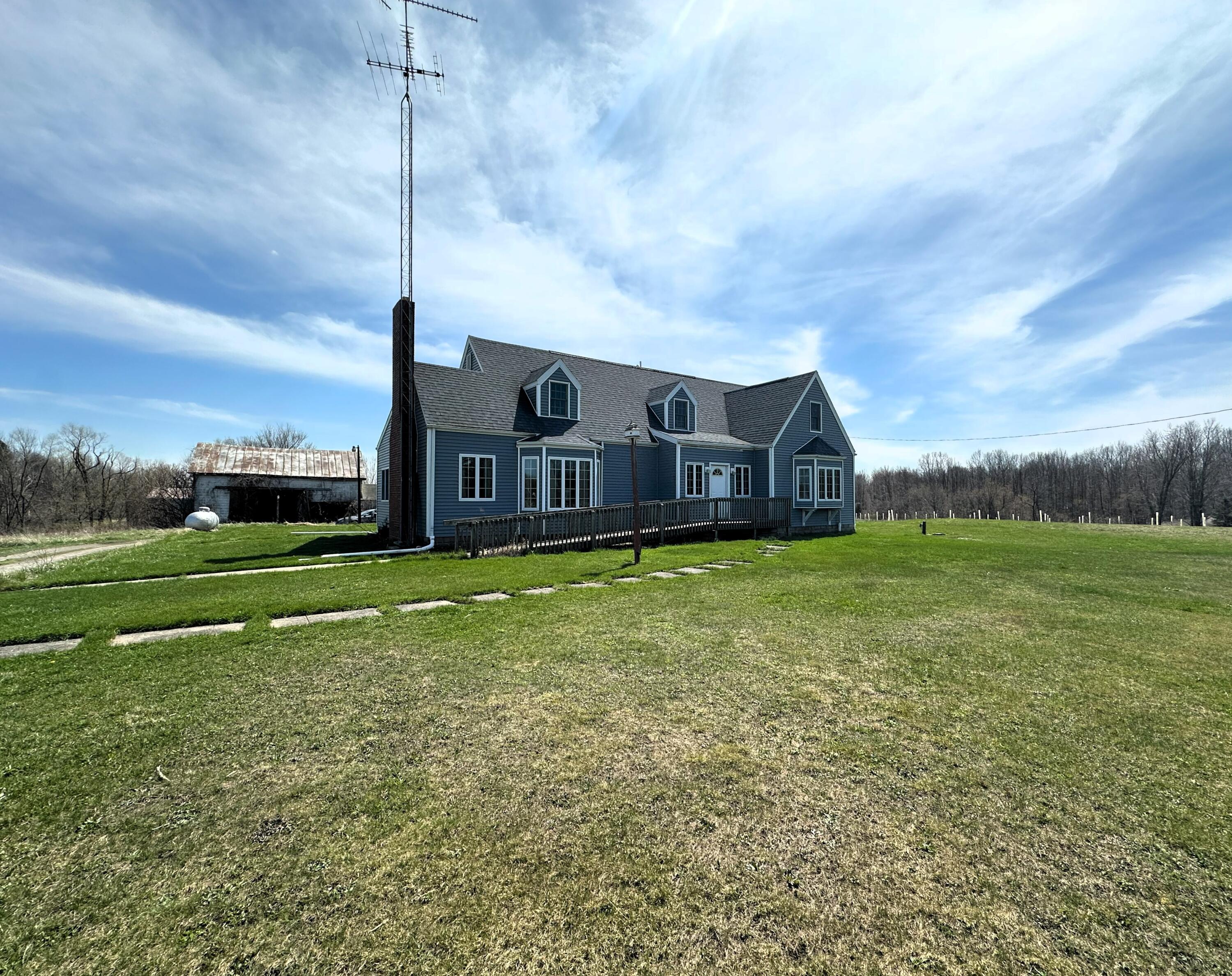 4887 Riverside Road Coloma, MI 49038 - Photo 3 of 12 IMG_4469