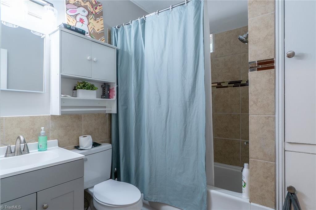 1615 Rankin Road Greensboro, NC 27405 - Photo 4 of 29