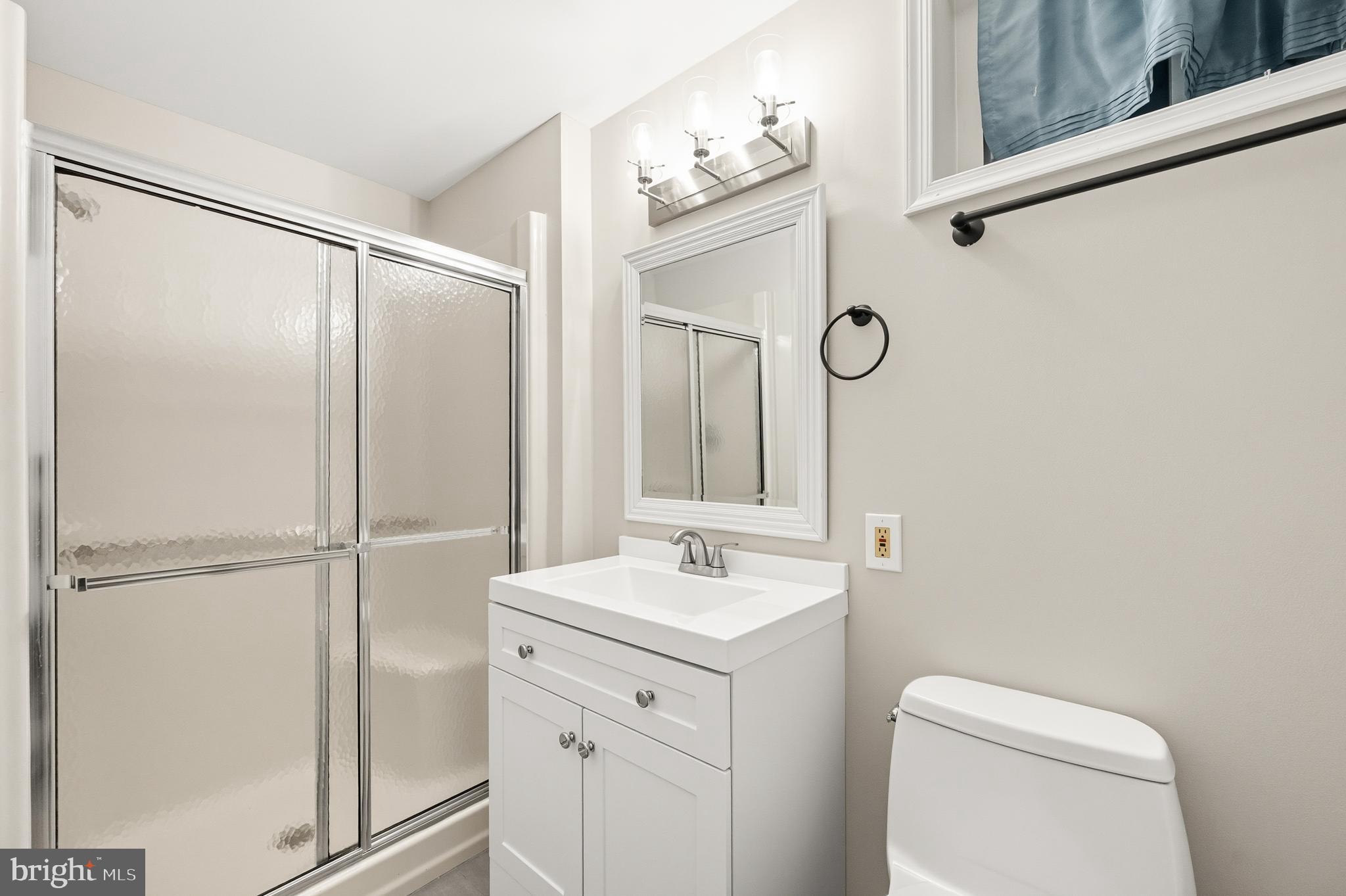 2352 Cedar Lane Vienna, VA 22182 - Photo 44 of 59 a bathroom with a toilet a sink and a mirror
