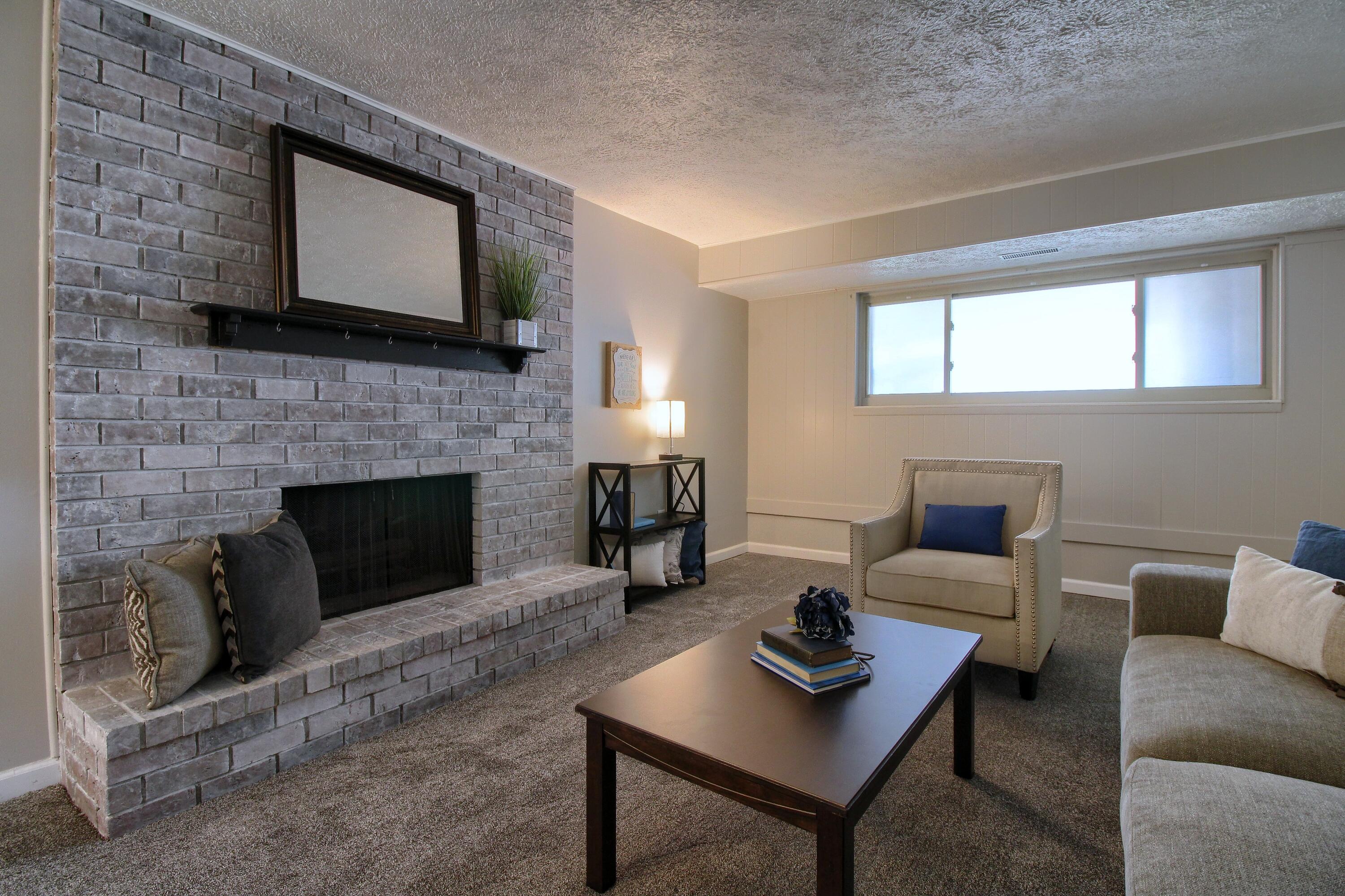 42608 Hanford Road Canton, MI 48187 - Photo 15 of 32 15-Family-Room-2nd-View