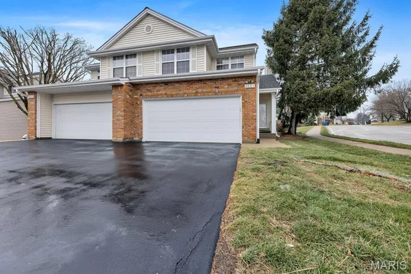 $289,500 | 2001 King Arthur Court, St. Louis, MO 63146