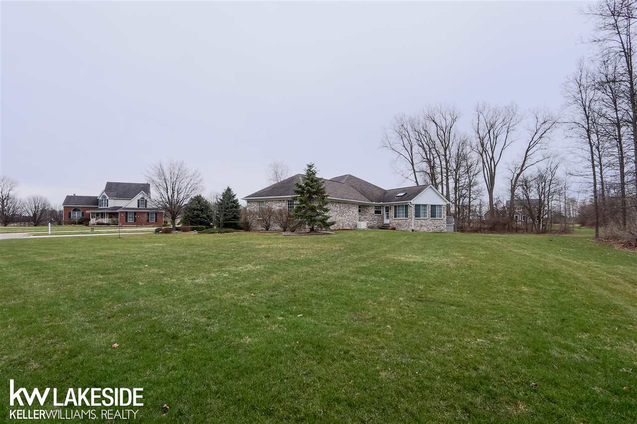 72606 Oxal Point Romeo, MI 48065 - Photo 6 of 41 31371318-5.JPG