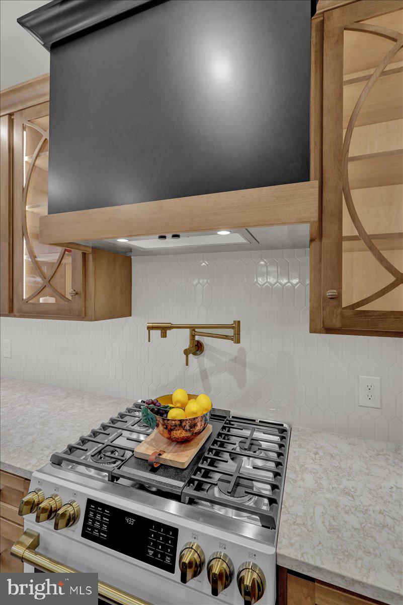 2000 Rolling Meadow Road Lebanon, PA 17046 - Photo 19 of 66 a close view of stove