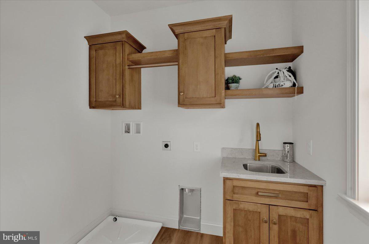 2000 Rolling Meadow Road Lebanon, PA 17046 - Photo 30 of 66 a bathroom with a sink and a mirror