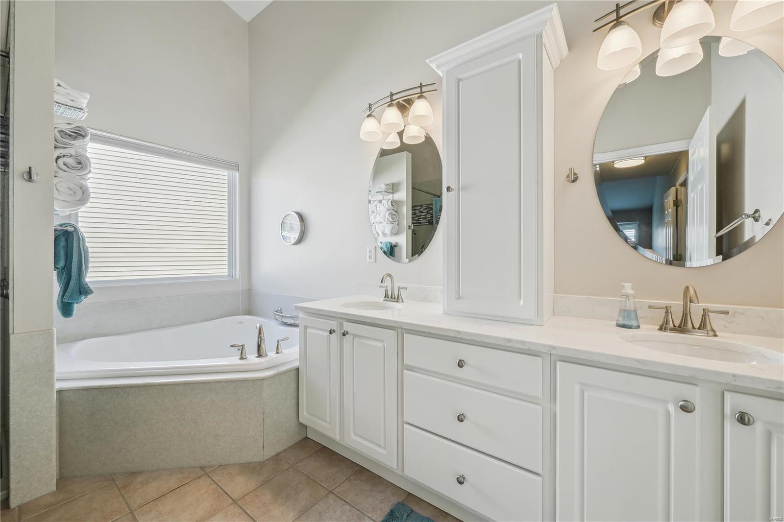 910 Ridgepointe Pl Circle, Unit 96 Lake St. Louis, MO 63367 - Photo 18 of 34